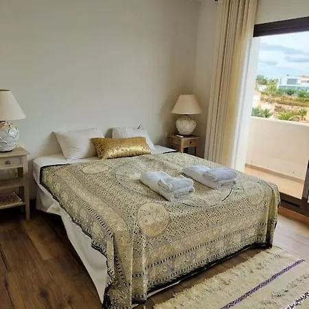 Lovely Seaside Luxury Penthouse 別荘