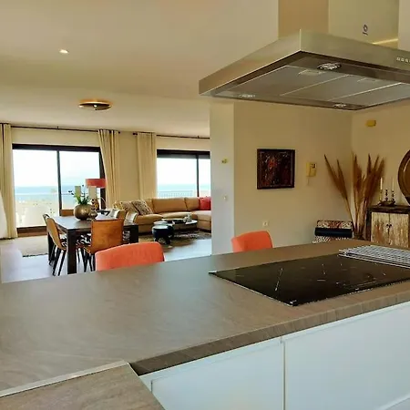 Lovely Seaside Luxury Penthouse *
