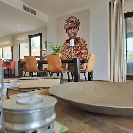 Lovely Seaside Luxury Penthouse 別荘
